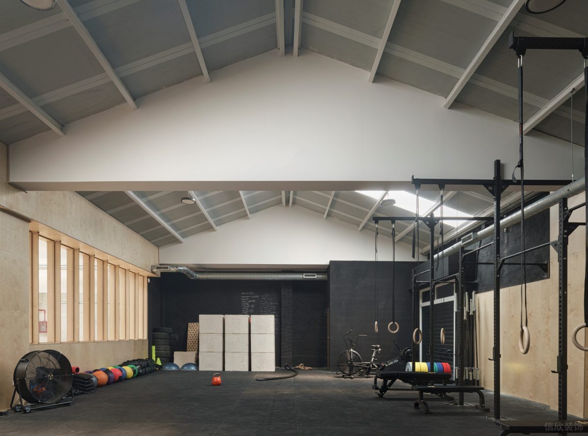 健身房力量訓練區(qū)域簡約工業(yè)風效果圖