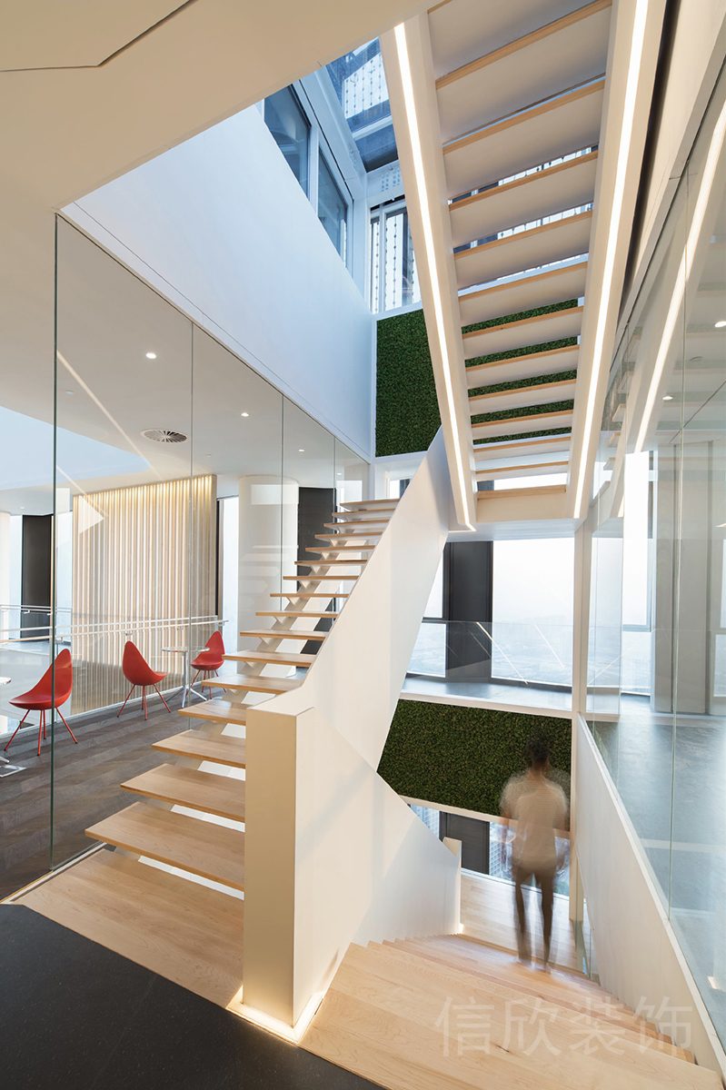 簡(jiǎn)約中式原木樓梯裝修設(shè)計(jì)