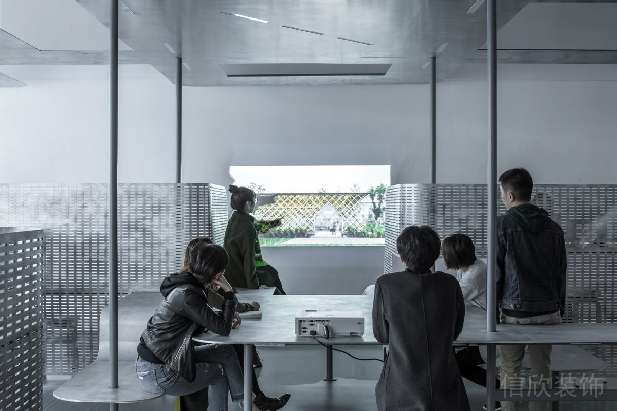 員工洽談室金屬銀色辦公室設(shè)計(jì)圖