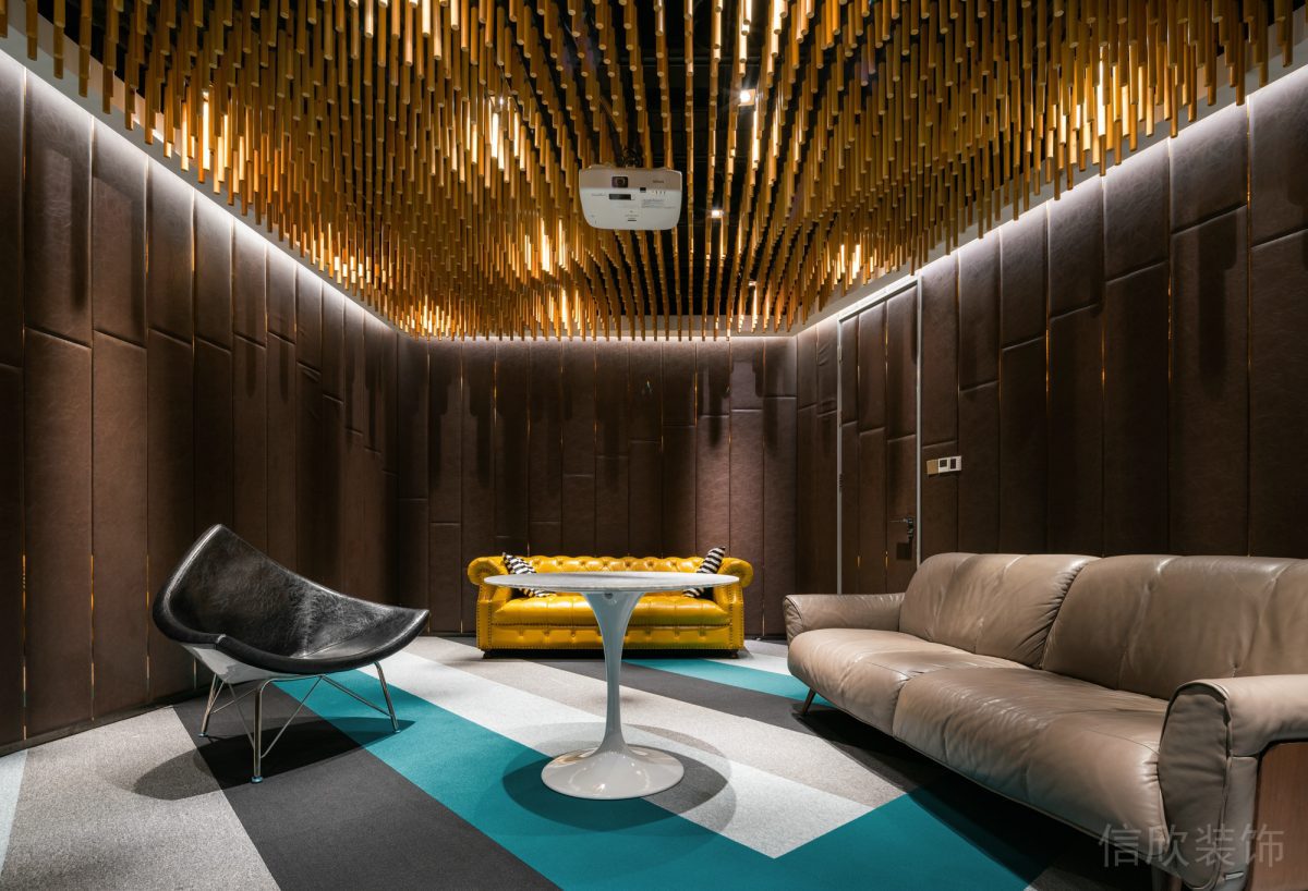 辦公室設(shè)計影音室員工討論區(qū)域鎏金天花效果圖