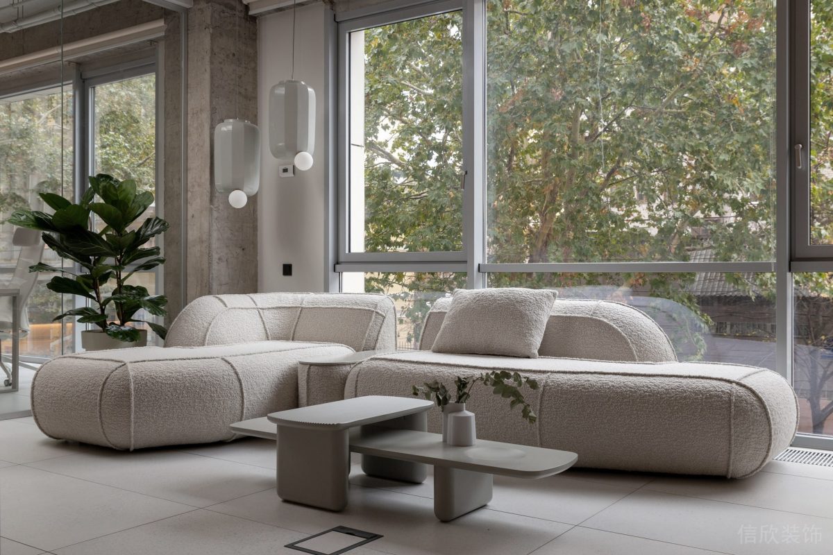 白色弧形沙發(fā)落地窗休息區(qū)設計效果圖