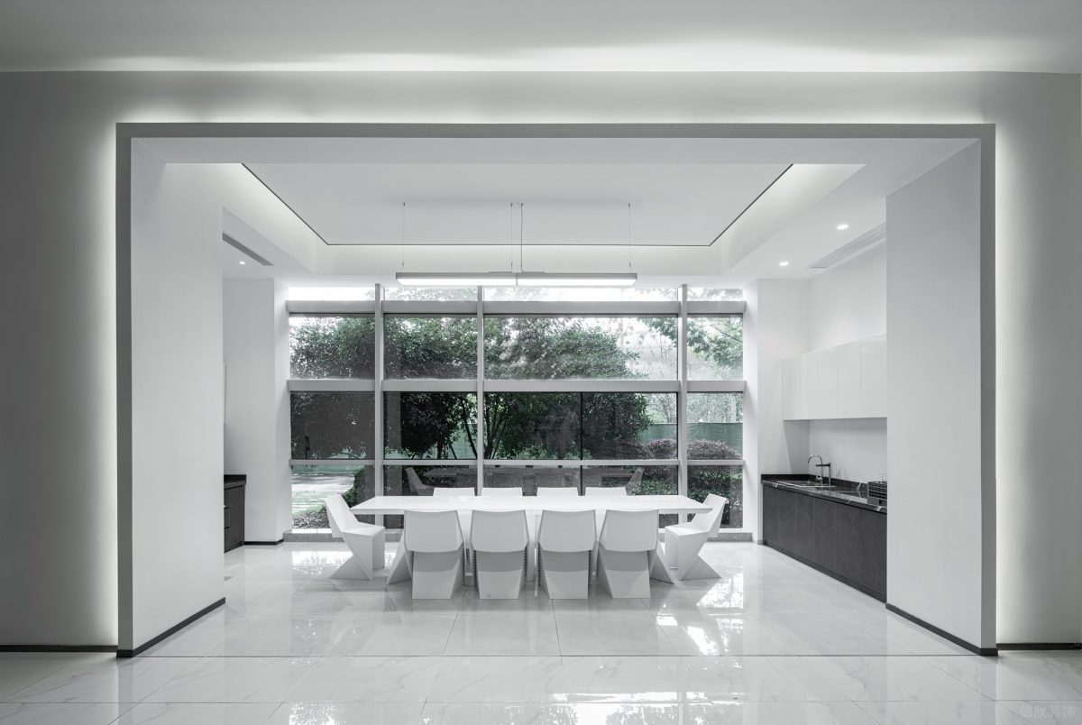 純白會議室裝修科技未來感現代幾何創(chuàng)意造型玻璃隔斷工作室