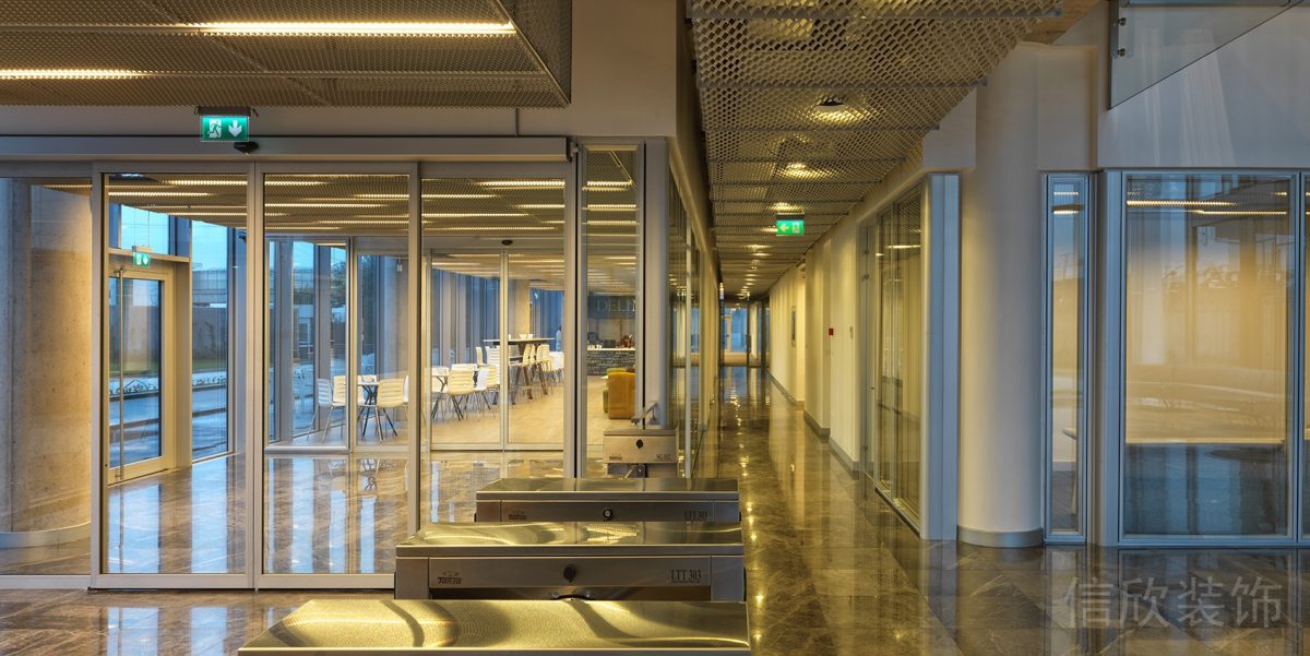 感應式高透玻璃門板裝修鋁合金桌板設計辦公室休息區設計圖