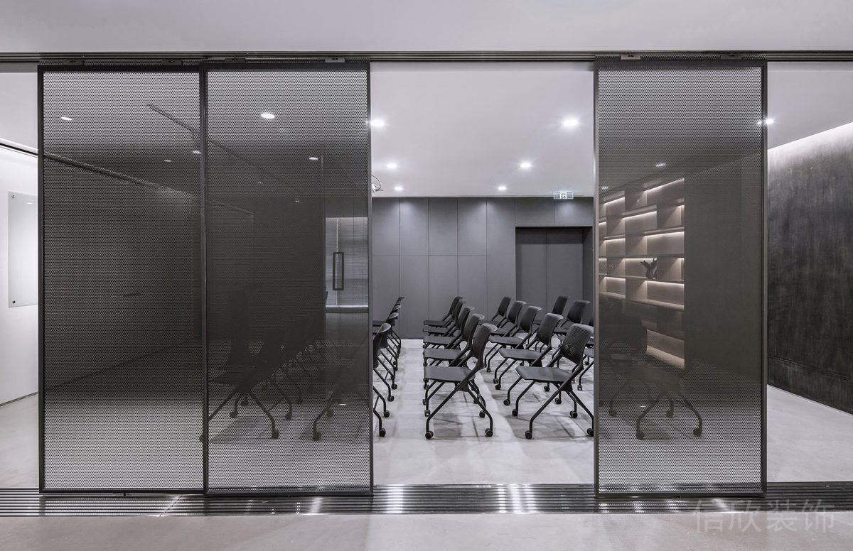 黑色磨砂玻璃裝修辦公室過(guò)道瓷磚效果圖