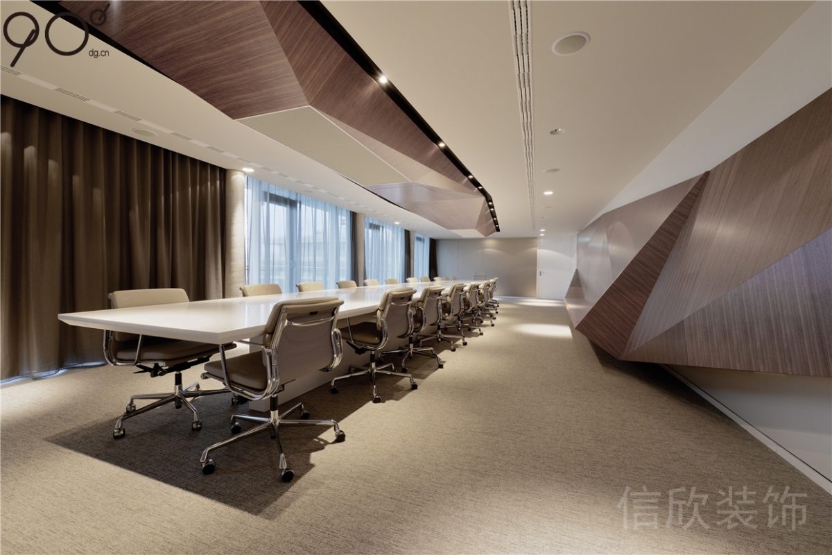會議室棕色長桌效果會議室?guī)缀文举|墻體天花裝修