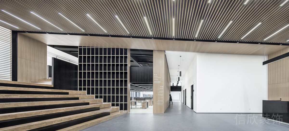 階梯式員工休息區(qū)開(kāi)放式裝修收納木質(zhì)格子柜效果圖辦公室