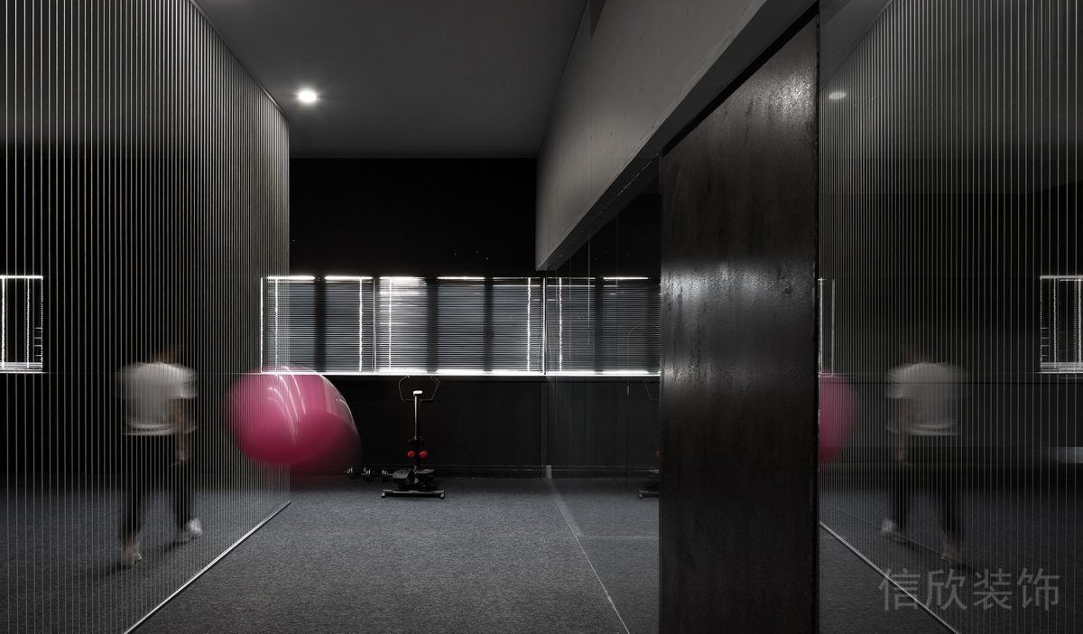 落地式垂直條形鏤空式屏風裝修鏡面玻璃面板設計辦公室員工休息區