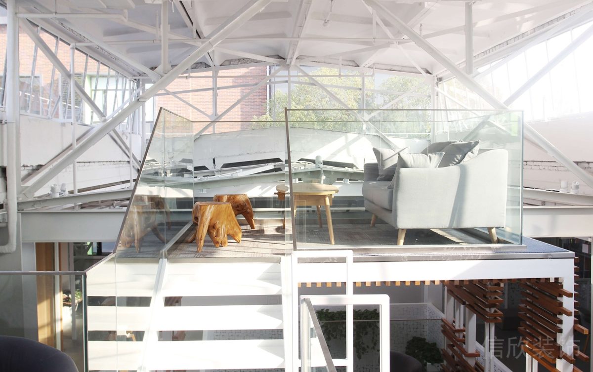 木質(zhì)家具玻璃休息區(qū)辦公室階梯閣樓會議室