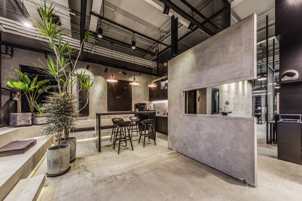 墻體鏤空設計灰色調(diào)復古工業(yè)風辦公室休息區(qū)裝修