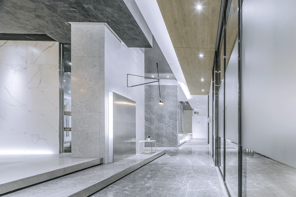 墻體設(shè)計燈飾設(shè)計木質(zhì)天花設(shè)計過道圖辦公室