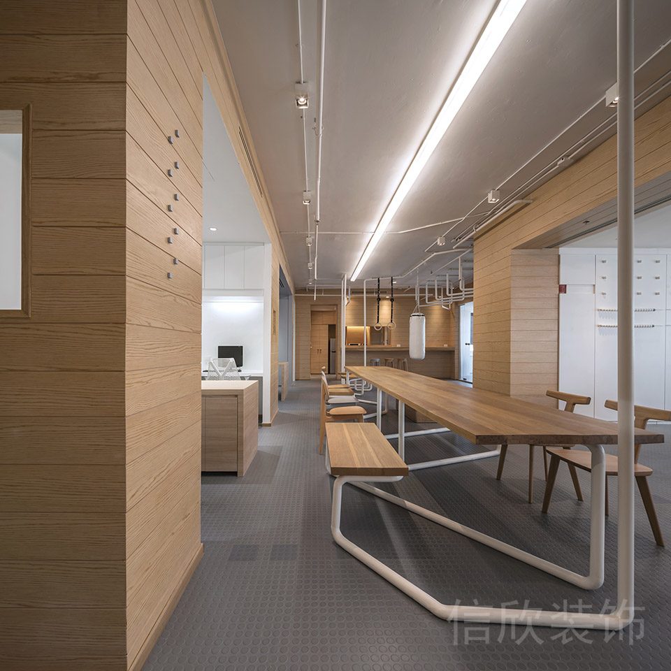 實(shí)木座椅裝修通體設(shè)計(jì)圖過(guò)道直線式天花燈帶辦公室效果
