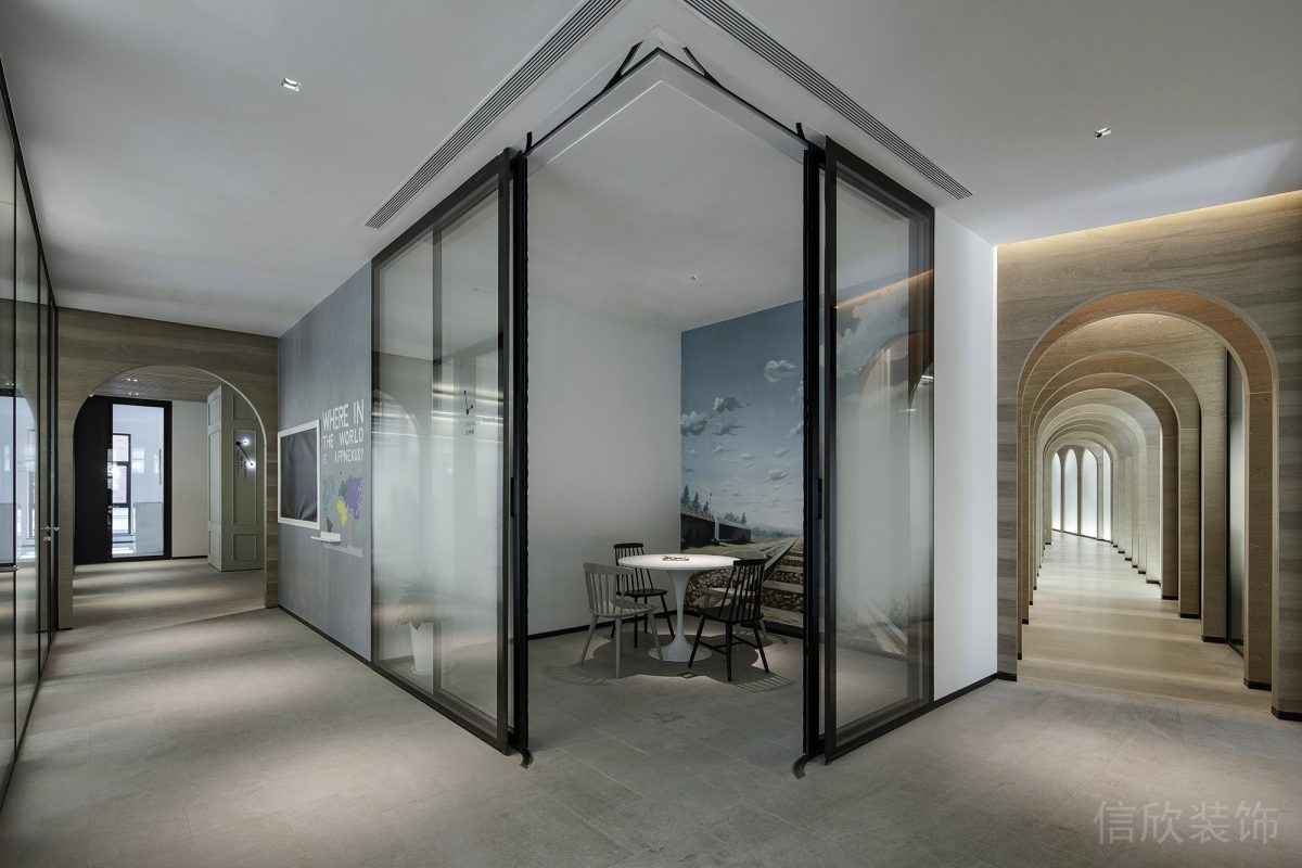 小會議室玻璃隔斷設計拱形木質過道辦公室效果圖