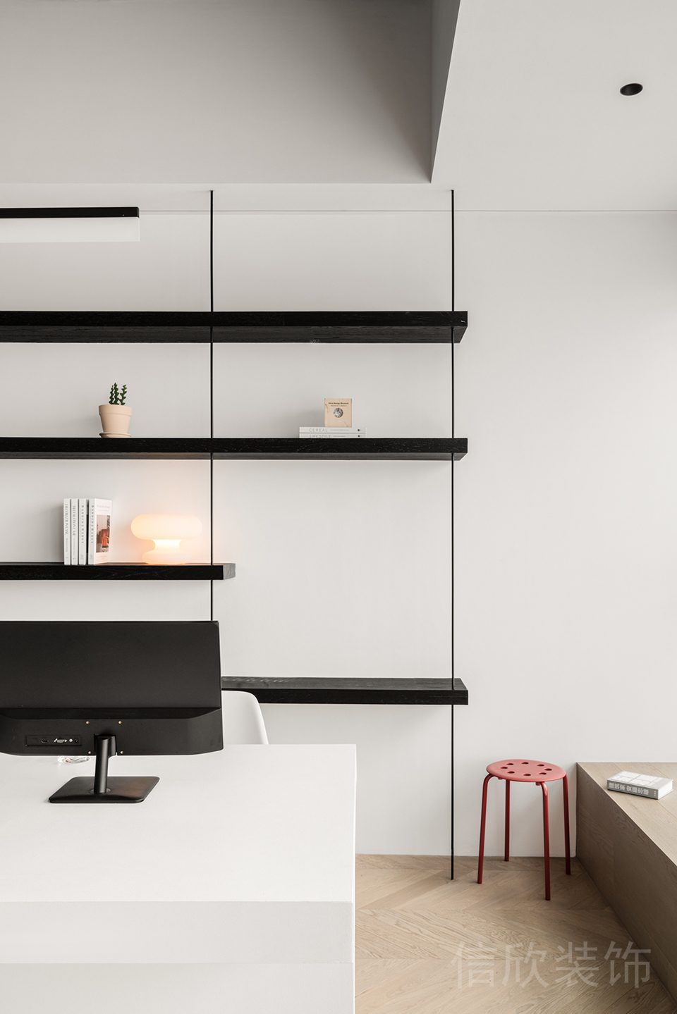 原木地板裝修黑白撞色墻壁設計辦公室裝修效果圖