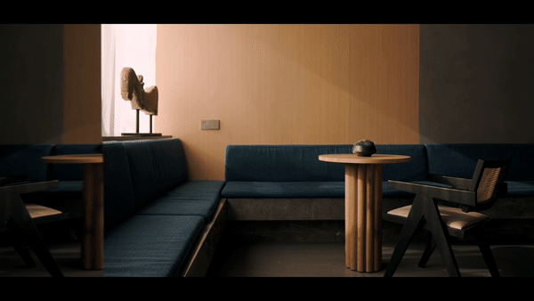 原木極簡椅子設(shè)計原木小圓桌藍色紡織條形沙發(fā)瑜伽機構(gòu)休息區(qū)裝修