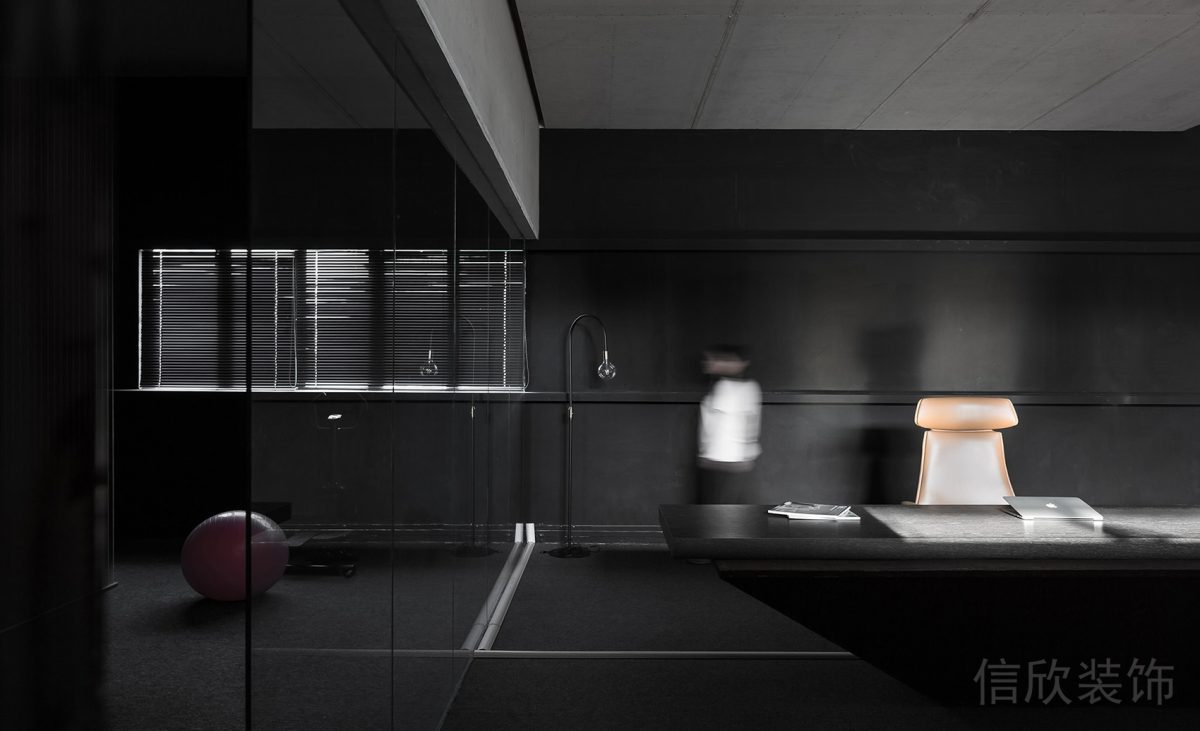 棕色皮革沙發(fā)辦公室裝修設(shè)計黑色效果圖