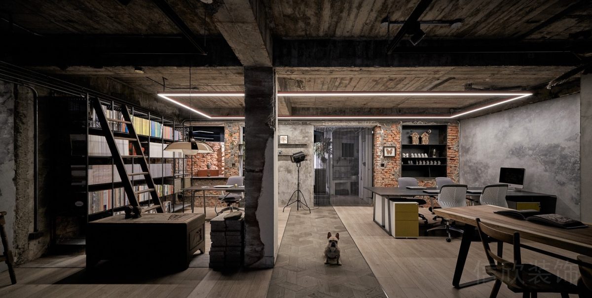 復(fù)古工業(yè)風(fēng)辦公室裝修設(shè)計(jì)木制天花紅墻設(shè)計(jì)裸露墻柱設(shè)計(jì)