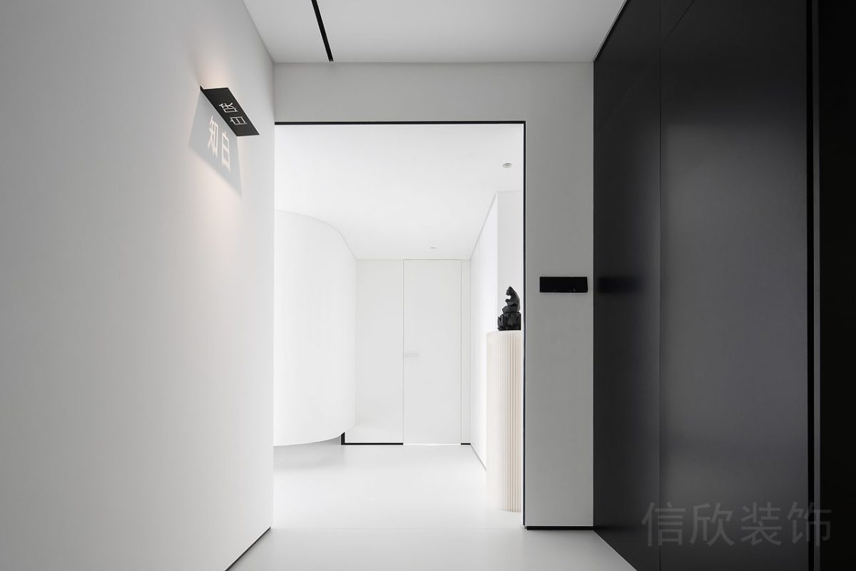 黑白色調(diào)設(shè)計金屬線條邊框辦公室過道效果燈飾設(shè)計品牌墻體圖標