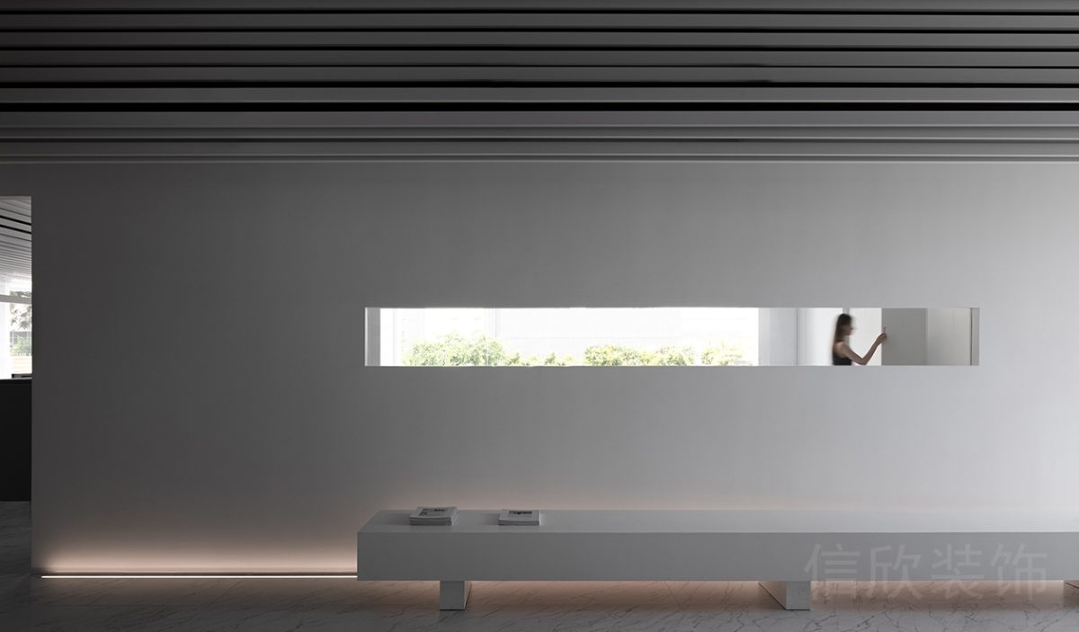 鏤空墻體設(shè)計(jì)圖辦公室走廊效果長椅白色設(shè)計(jì)實(shí)景圖