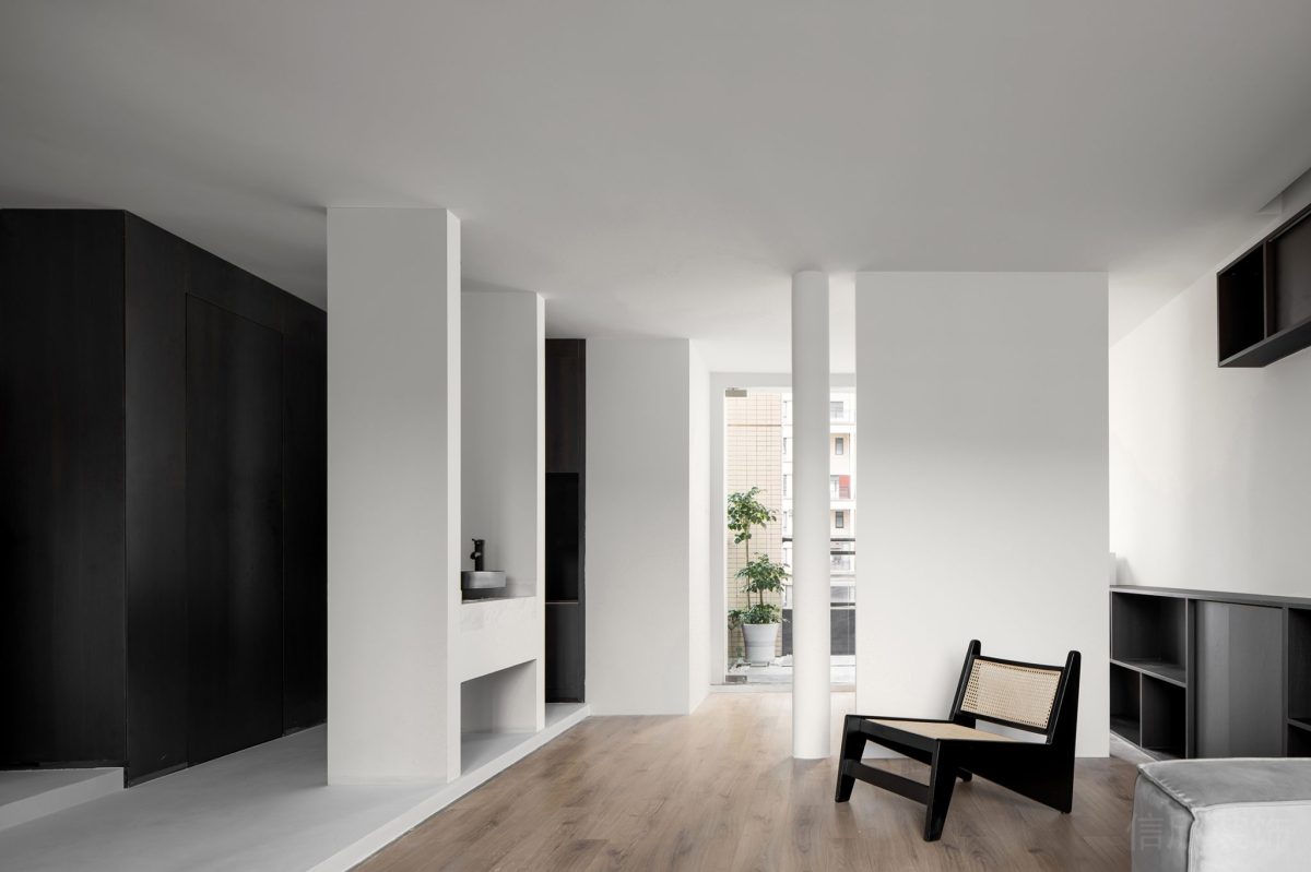 現(xiàn)代極簡風編制座椅白色墻體效果圖裝修木飾效果半墻茶水間裝修圖