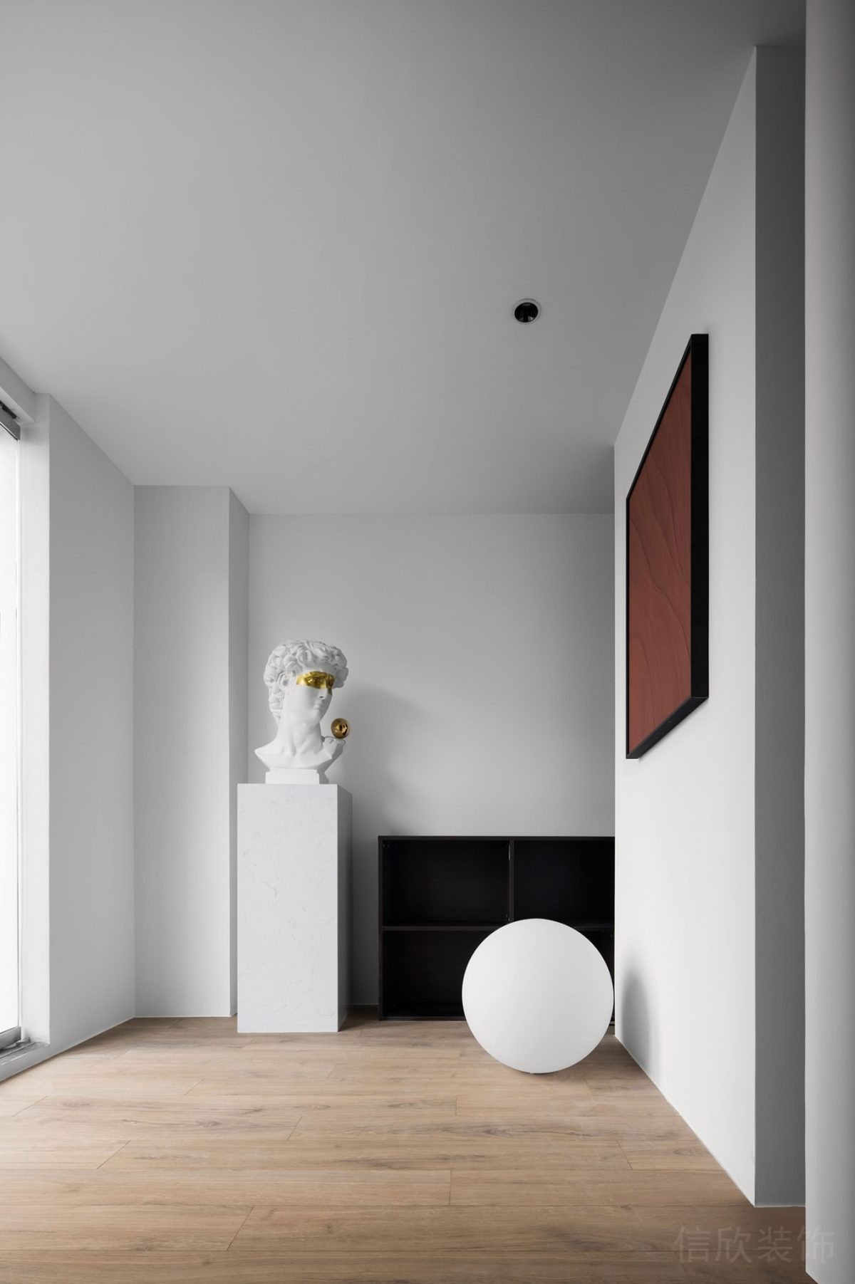 藝術(shù)感設計木飾面木板效果大衛(wèi)藝術(shù)擺件極簡風日式辦公室效果圖