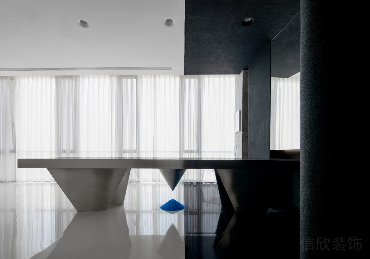 黑白色調(diào)裝修幾何效果裝修對(duì)稱(chēng)式裝修辦公室遮光簾效果