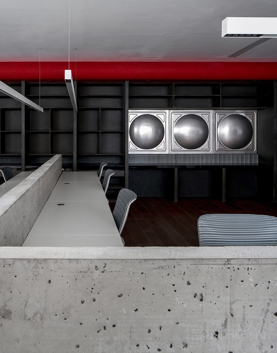 金屬墻體裝修效果直線(xiàn)工位效果黑色多功能格子柜裝修圖