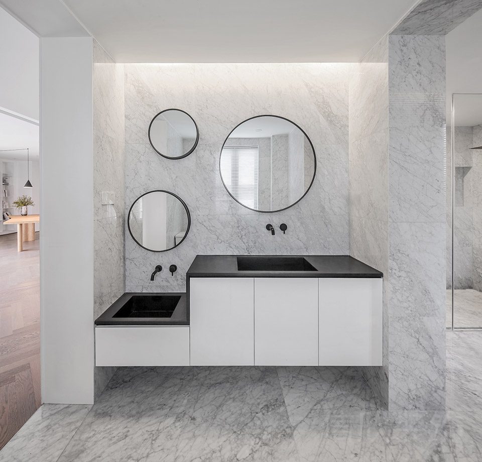 洗手池黑白色調(diào)瓷磚設(shè)計裝修磨砂洗手池設(shè)計收納柜辦公室設(shè)計
