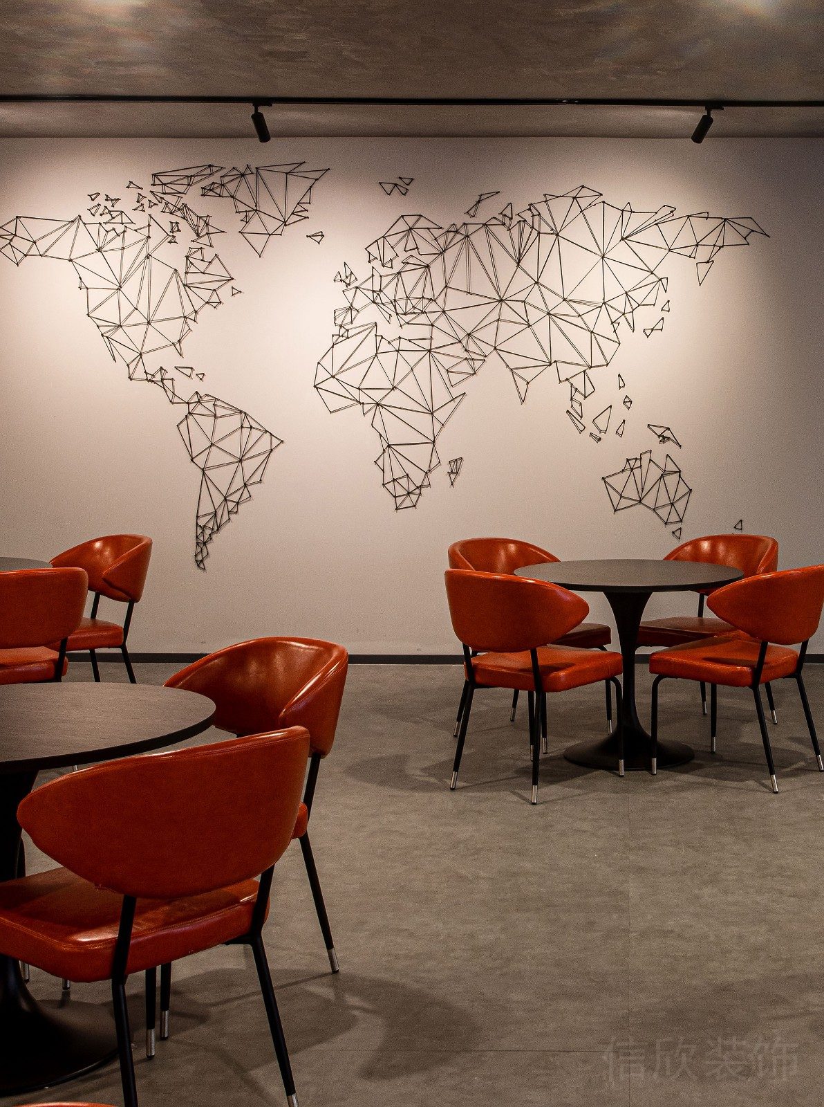 皮革紅色沙發(fā)裝修設計現(xiàn)代簡約風休息區(qū)辦公室設計