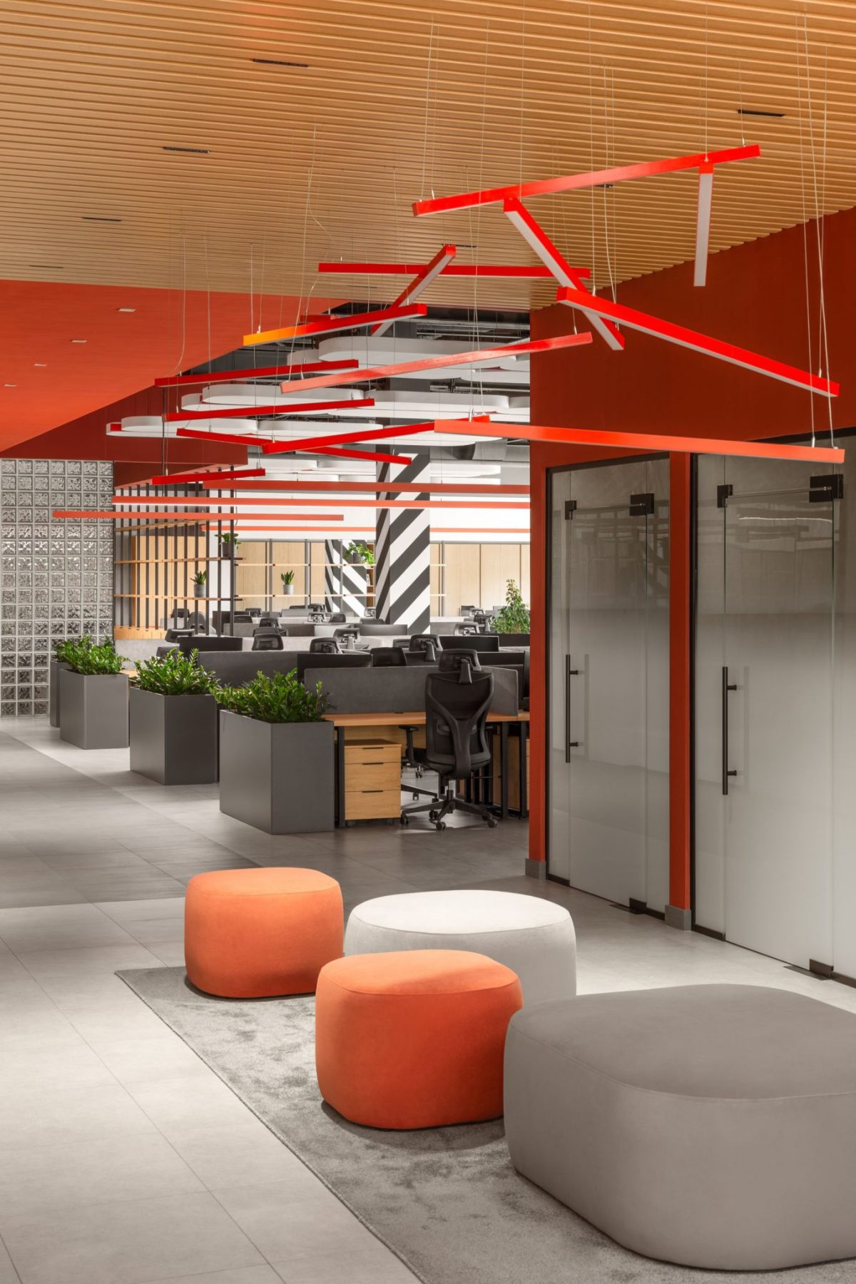 辦公室休息區(qū)木紋格柵天花吊頂效果圖