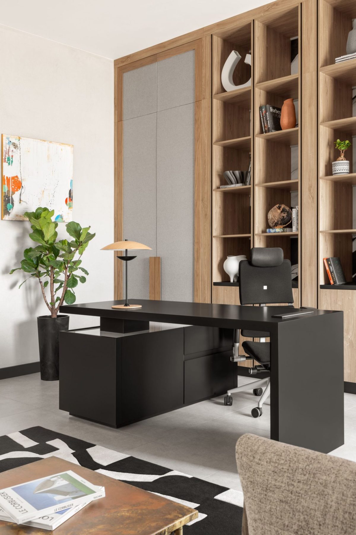 經(jīng)理辦公室黑色實(shí)木辦公桌